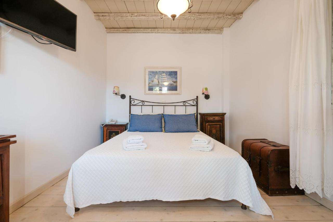 Golden Beach Studios & Suites Tinos ภายนอก รูปภาพ
