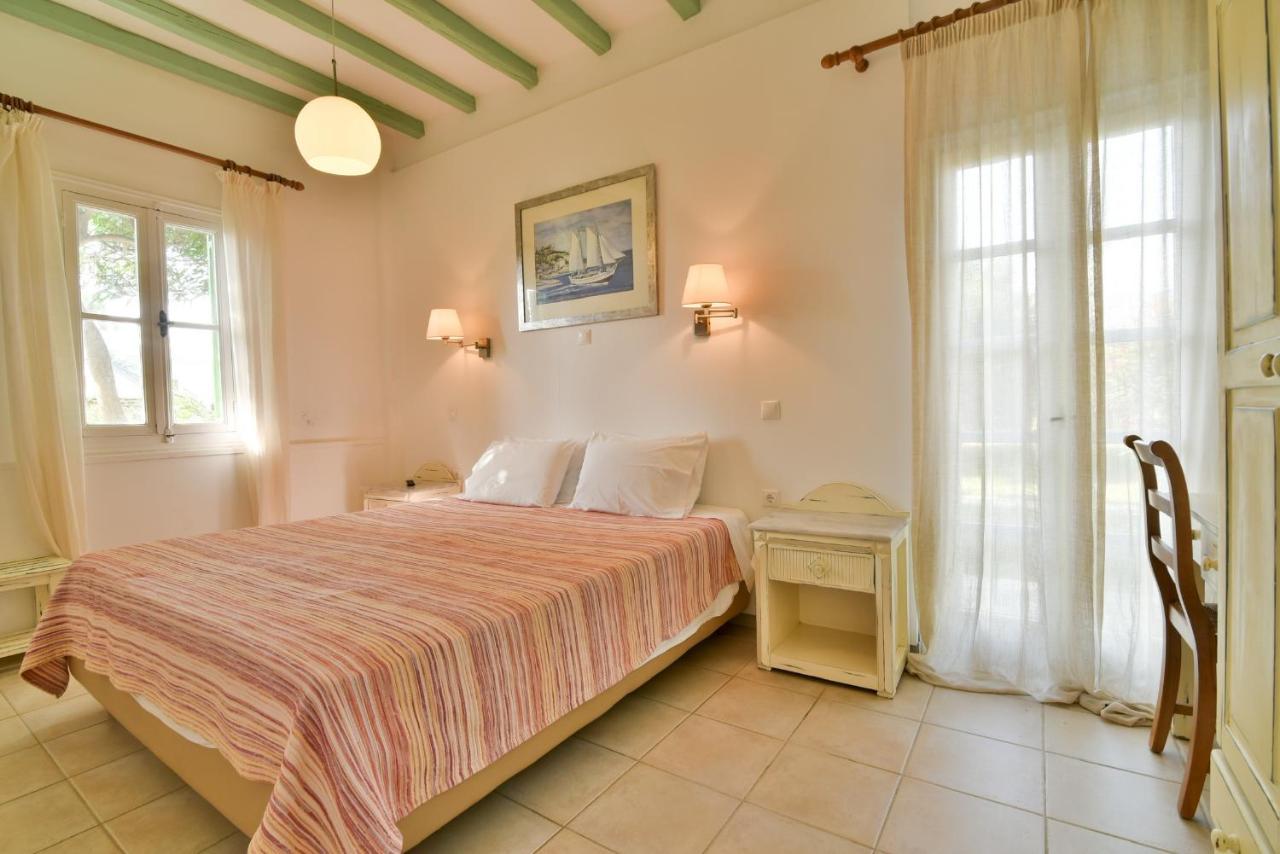 Golden Beach Studios & Suites Tinos ภายนอก รูปภาพ