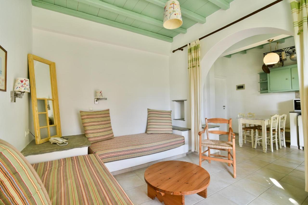 Golden Beach Studios & Suites Tinos ภายนอก รูปภาพ