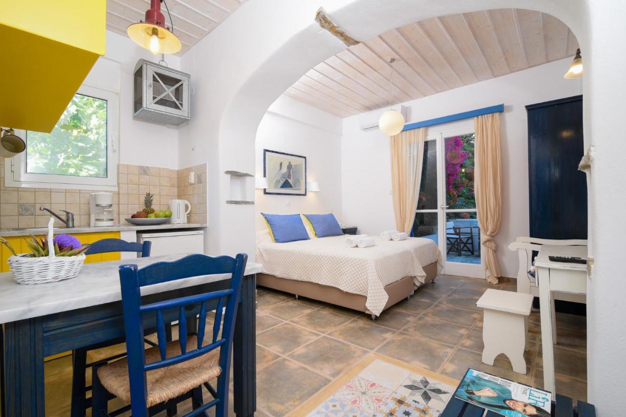 Golden Beach Studios & Suites Tinos ภายนอก รูปภาพ